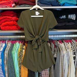 Polly olive short sleeve front tie cut out elastic waistband romper size 4